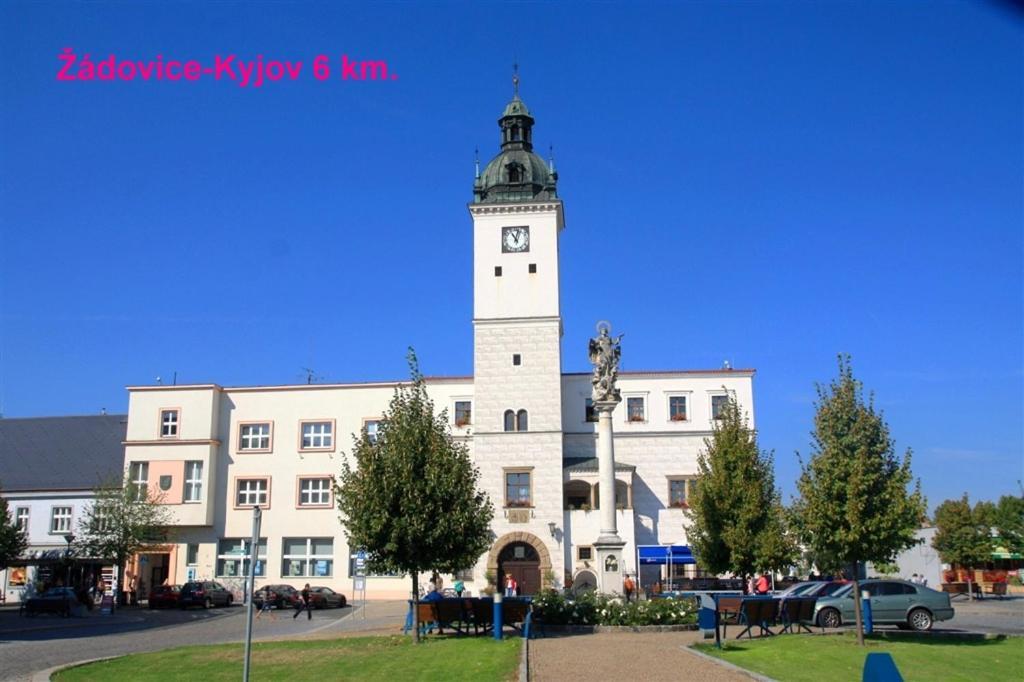 Cyklo Ubytovani A Vinny Sklep Zadovice Exterior photo